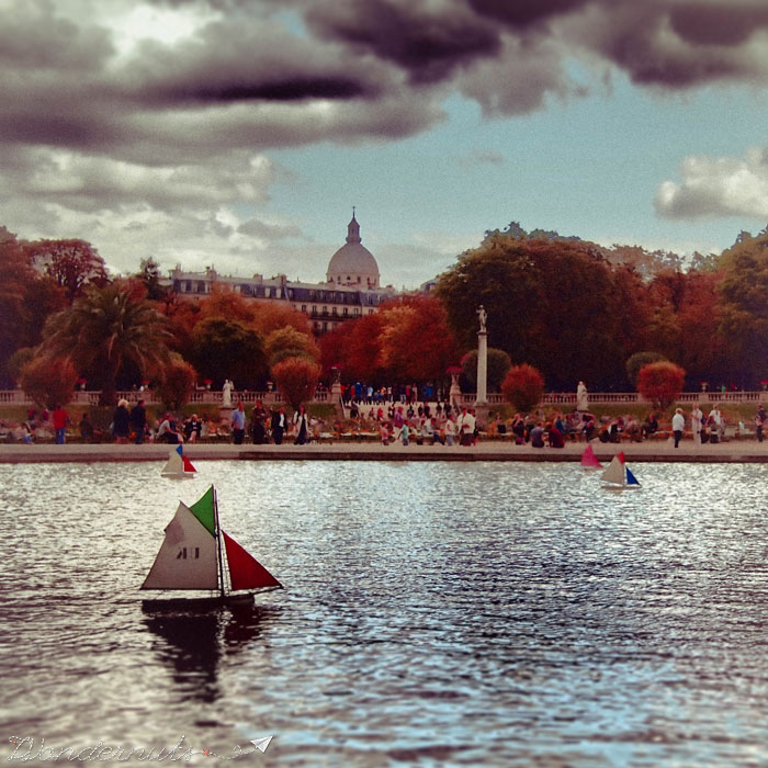 Boats in the fountain in Luxembourg Park